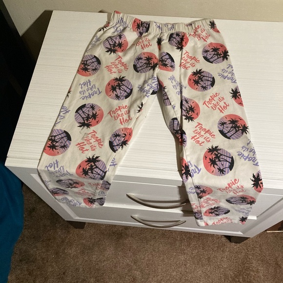 Capris - Picture 2 of 2